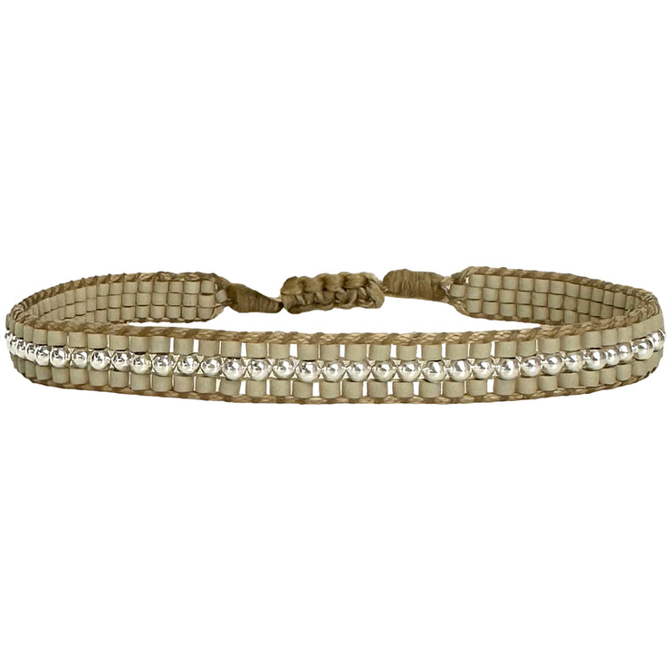 Pulsera Ava Hecha a Mano en Beige y Cuentas de Plata de Ley