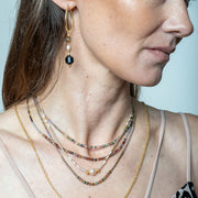 Collar de Piedras Semipreciosas Entremezcladas con Detalles en Oro