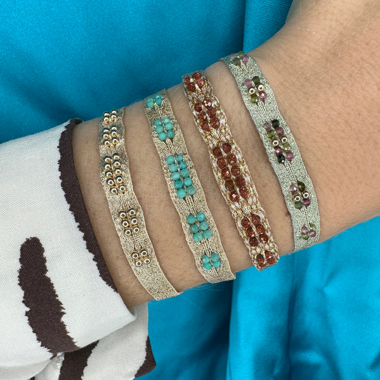Pulsera Hecha a Mano Abril en Tonos Dorados y Piedra Arenisca