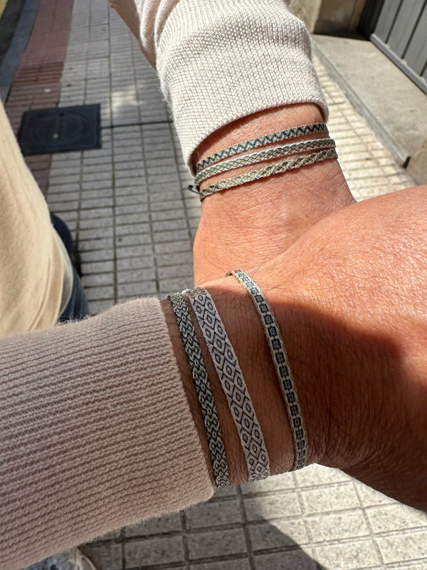 Pulsera de Hombre Minimalista con Tono Camel