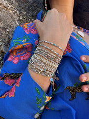 Pulsera Natura Hecha a Mano En Tonos Plateados Con Detalles Azules