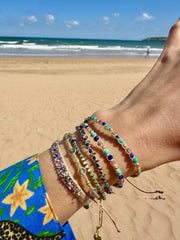 Pulsera Aurum Hecha a Mano en Tonos Azules y Dorados