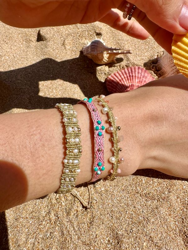 Pulsera Natura Hecha a Mano En Tonos Dorados y Nude