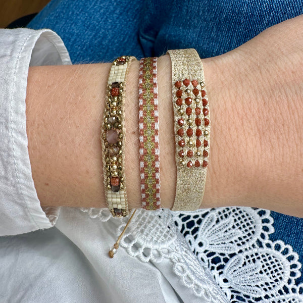 Pulsera Rosario Hecha a Mano con Areniscas Doradas