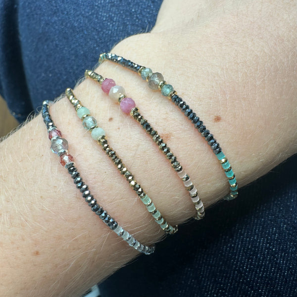 Pulsera de Lujo Hecha a Mano con zafiros tundra y tonos plateados