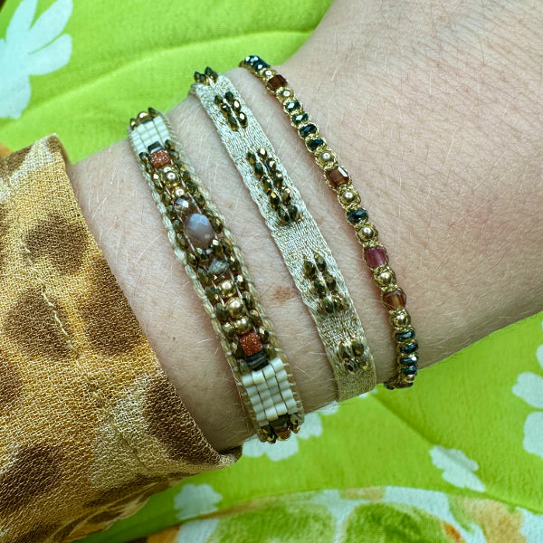 Pulsera Greta Hecha a Mano en Tonos Rosa, Negro y Dorado