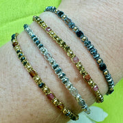Pulsera Greta Hecha a Mano en Tonos Rosa, Negro y Dorado