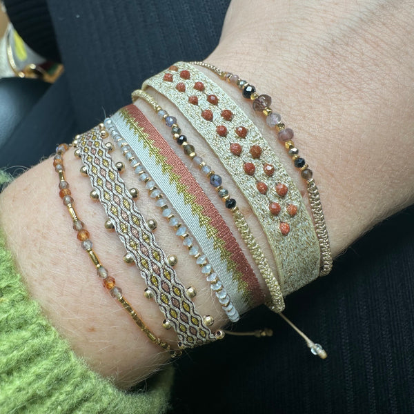 Pulsera Básica Hecha a Mano en Tonos Neutros
