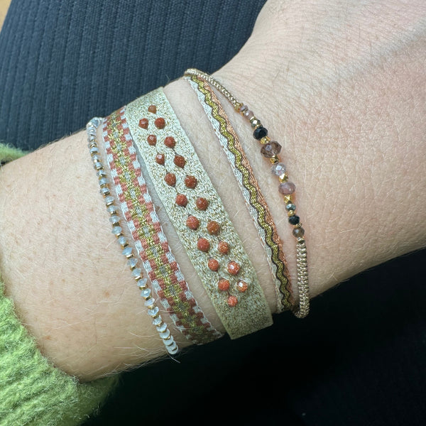 Pulsera Básica Hecha a Mano en Dorado, Marrón y Beige