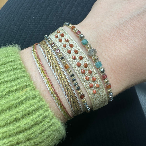 Pulsera Básica Hecha a Mano en Tonos Dorados