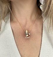 Collar De Conchas Con Detalle De Perla Dorada Y Detalle De Concha