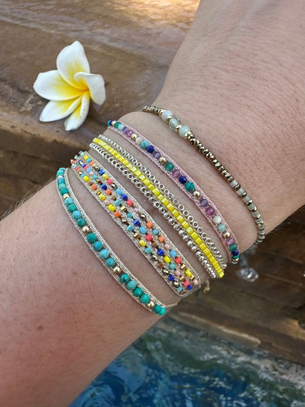 Pulsera Aurum Hecha a Mano en Tonos Coloridos