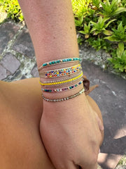 Pulsera Aurum Hecha a Mano en Tonos Coloridos