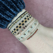 Pulsera Venus Hecha a Mano con Espinel y Oro