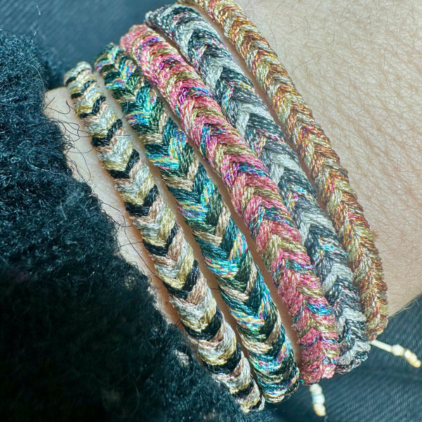 Pulsera Trenza Hecha a Mano en Tonos Negro, Plata y Oro Rosa