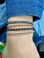 Pulsera Nila Hecha a Mano en Negro y Dorado