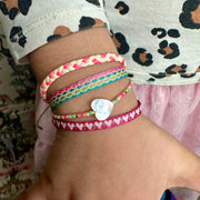 Pulsera Para Niños Hecha a Mano Con Detalle De Corazón De Nacar