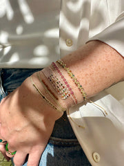 Pulsera Frida Hecha a Mano con Hematitas Facetadas y Piedra Obsidiana Dorada
