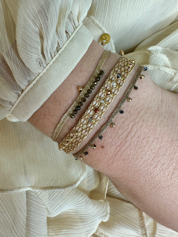 Pulsera Nalah Hecha a Mano con Piedras Doradas y Hematita Brillante