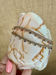 Pulsera Nalah Hecha a Mano con Piedras Doradas y Hematita Brillante