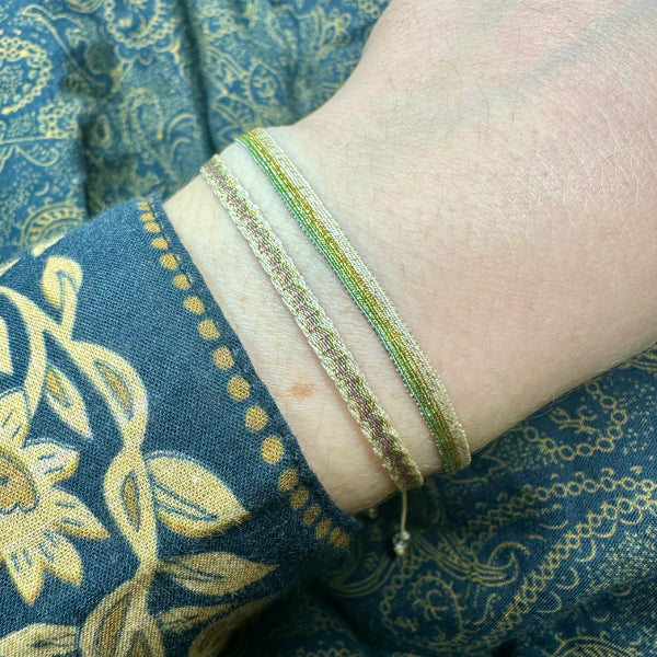 Pulsera Hecha a Mano Conjunto de Dos Pulseras en Tonos Beige, Dorado y Verde