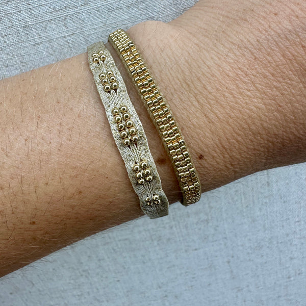 Pulsera  Abril Hecha a Mano en Tonos Dorados