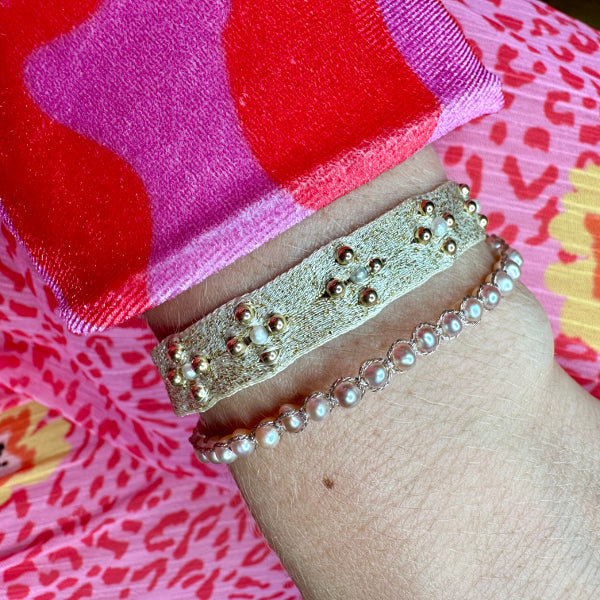 Pulsera Moon Hecha a Mano con Perlas de Agua Dulce e Hilos De Oro Rosa