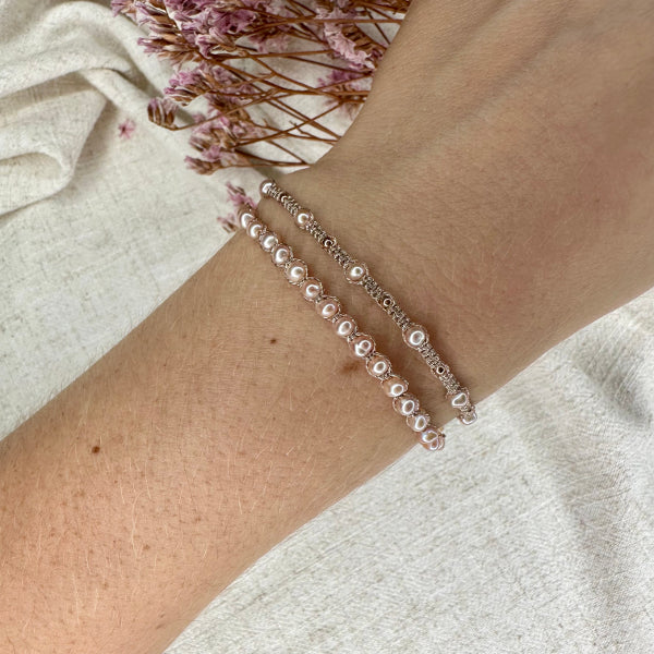 Pulsera Moon Hecha a Mano con Perlas de Agua Dulce e Hilos De Oro Rosa