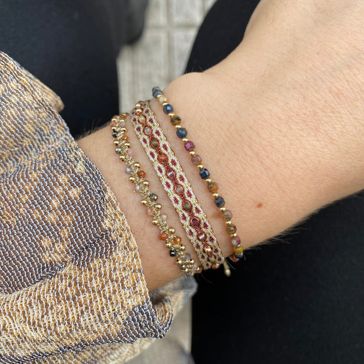 Pulsera Scarlett Hecha a Mano con Piedras de Pietersita y Cuentas de Oro