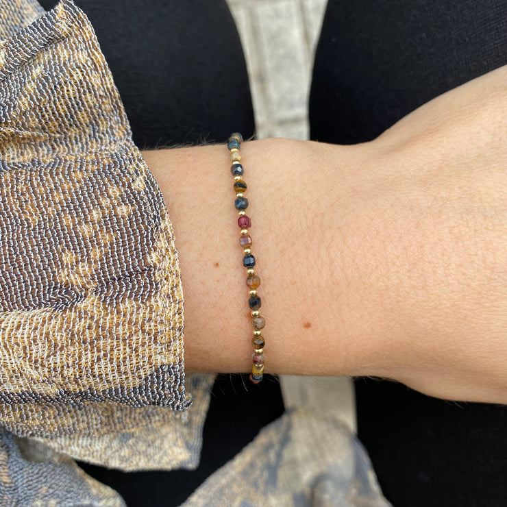 Pulsera Scarlett Hecha a Mano con Piedras de Pietersita y Cuentas de Oro