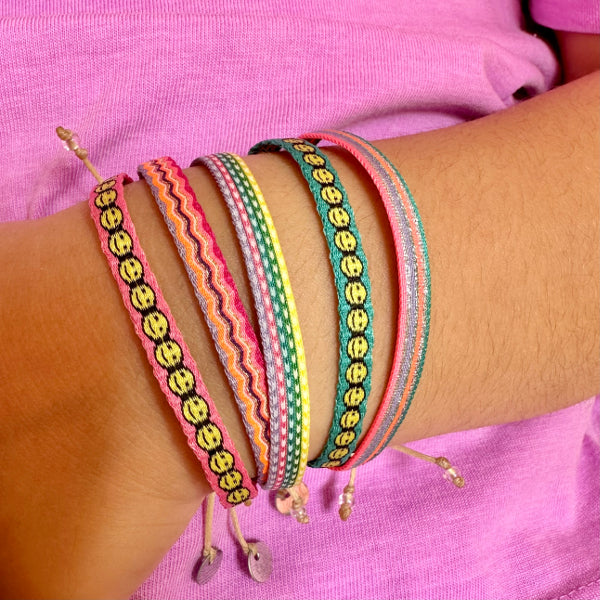 Pulsera Básica Infantil Hecha a Mano en Lila, Rosa, Verde y Amarillo Logrado