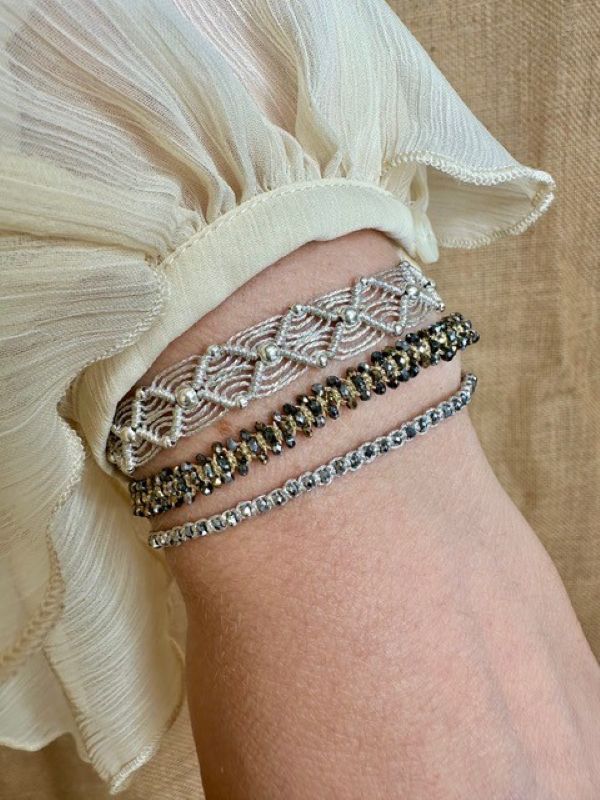 Pulsera Hecha a Mano con Estrellas y Hematitas en Tonos Plateados