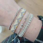 Pulsera Boho Hecha a Mano Con Detalle De Cadena De Plata