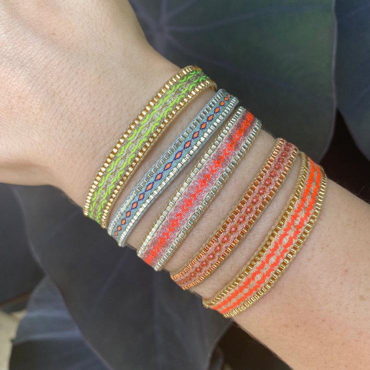 Pulsera Kenia Hecha a Mano En Tonos Azules y Plateados