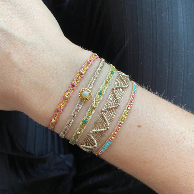 Pulsera Lima Con Piedra Onyx Verde y Bolitas De Oro