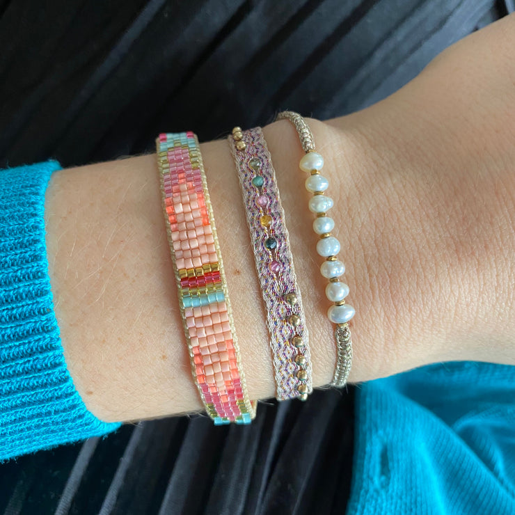 Pulsera Majestic En Tonos Lila Con Detalle De Piedras Semi-Preciosas y Oro