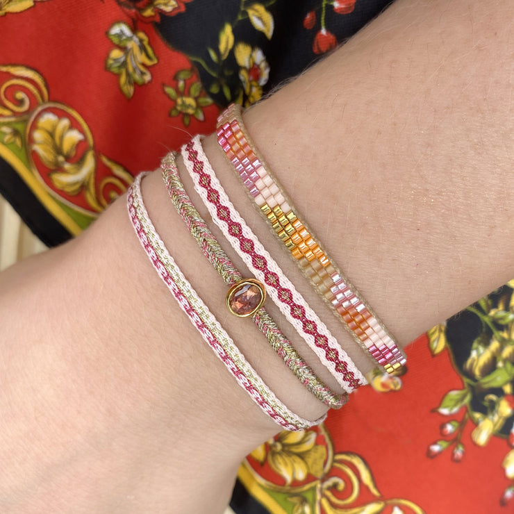 Pulsera Hecha a Mano en Tonos Rosado y Dorado