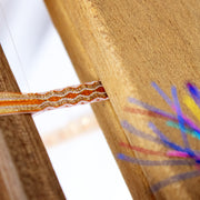 Pulsera Hecha a Mano en Tonos Rosa Neón y Dorado